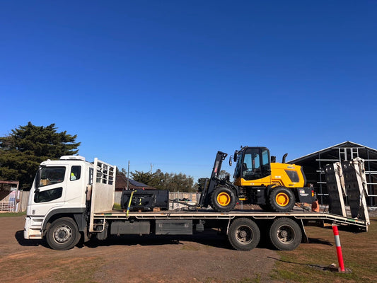 HMAT30 All-Terrain Forklift with Tilting GP Bucket – Versatile Performance Delivered