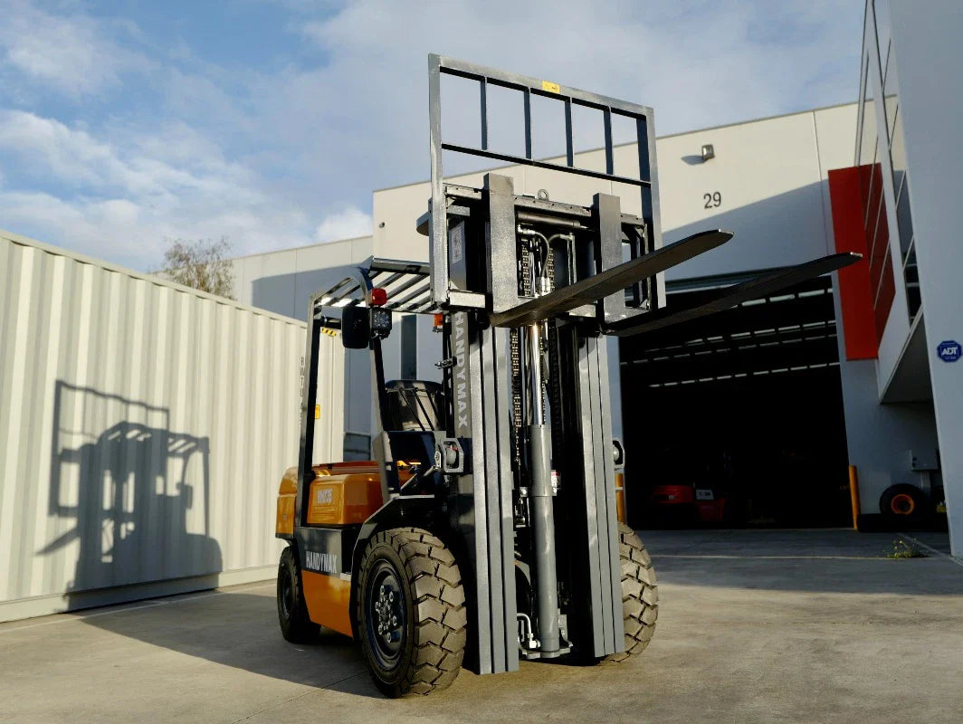 Meet the POWERHOUSE: HANDYMAX Forklift HMF35 with 4.5 Meter Lift Height and 3.5 Tonne Capacity