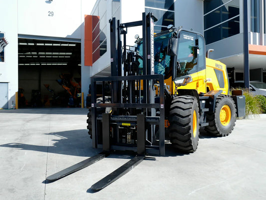 Stay Cool, Versatile and Secure with the HANDYMAX All Terrain Forklift HMAT30 !